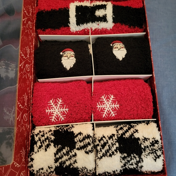 Rae Dunn Ladies Cozy Socks (NEW in box) 4 Pairs - Picture 2 of 9